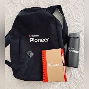 NWOT Parallels Pioneer Black Backpack Set 🦋